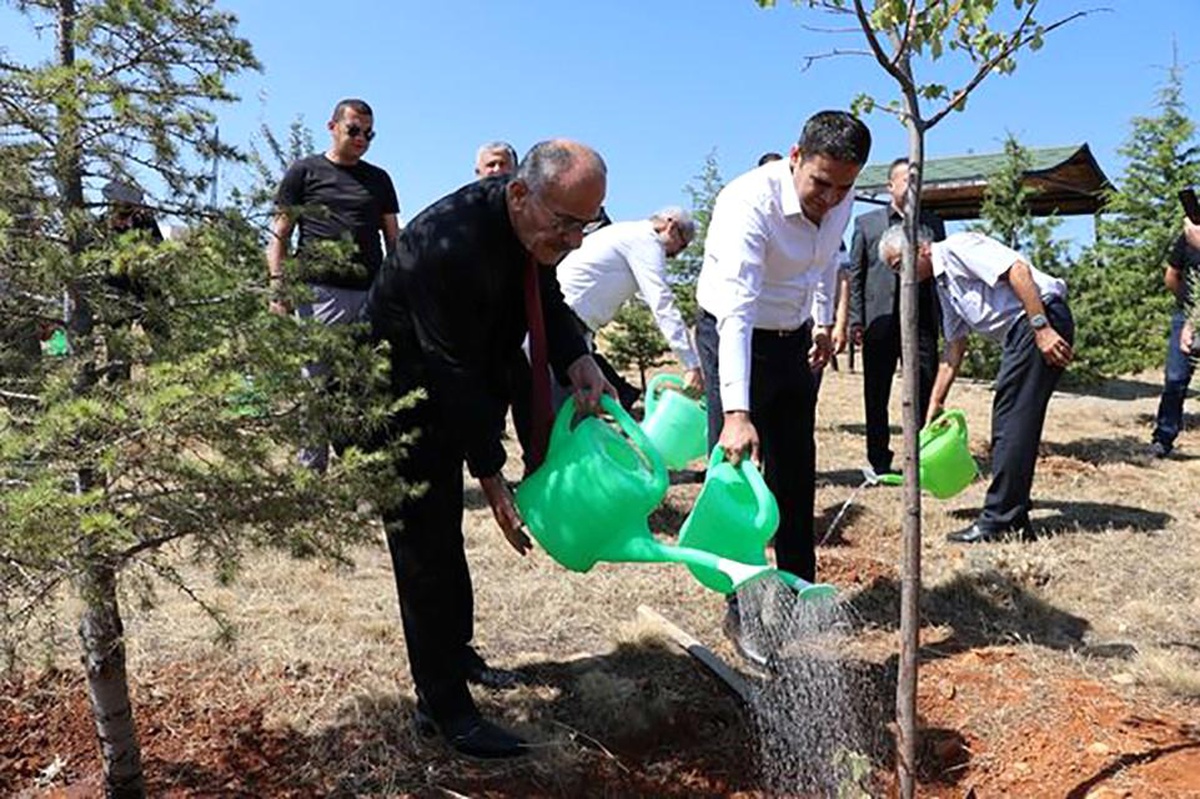 Beyşehir\'de 15 Temmuz Şehitleri için fidan dikimi yapıldı