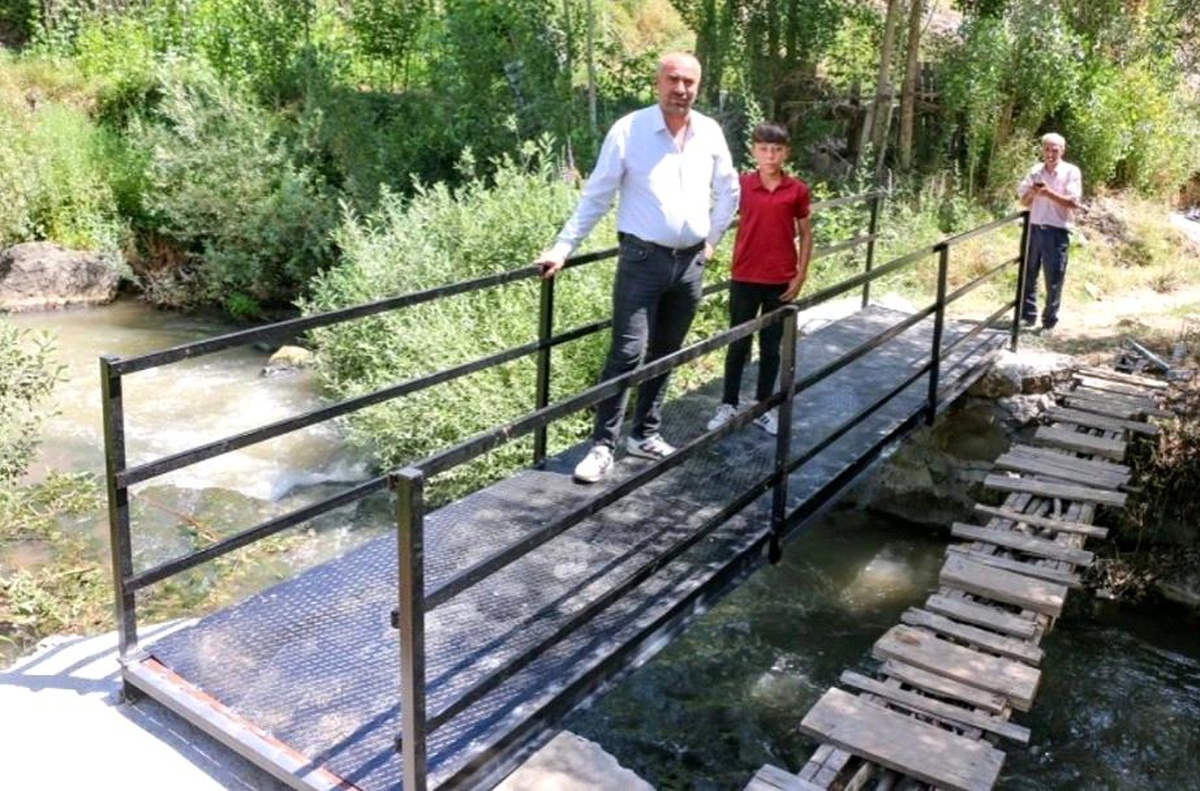 Bitlis\'te tehlikeli tahta köprü yerine demir köprü inşa edildi