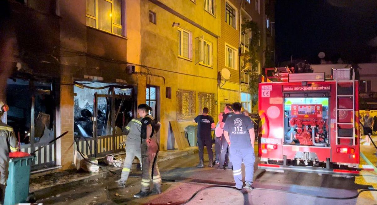 Bursa\'da Mobilya Atölyesinde Çıkan Yangın Kontrol Altına Alındı