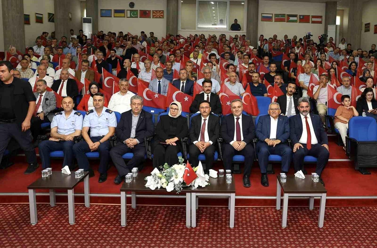 Başkan Büyükkılıç, Erciyes Üniversitesi\'nde düzenlenen 15 Temmuz etkinliklerine katıldı