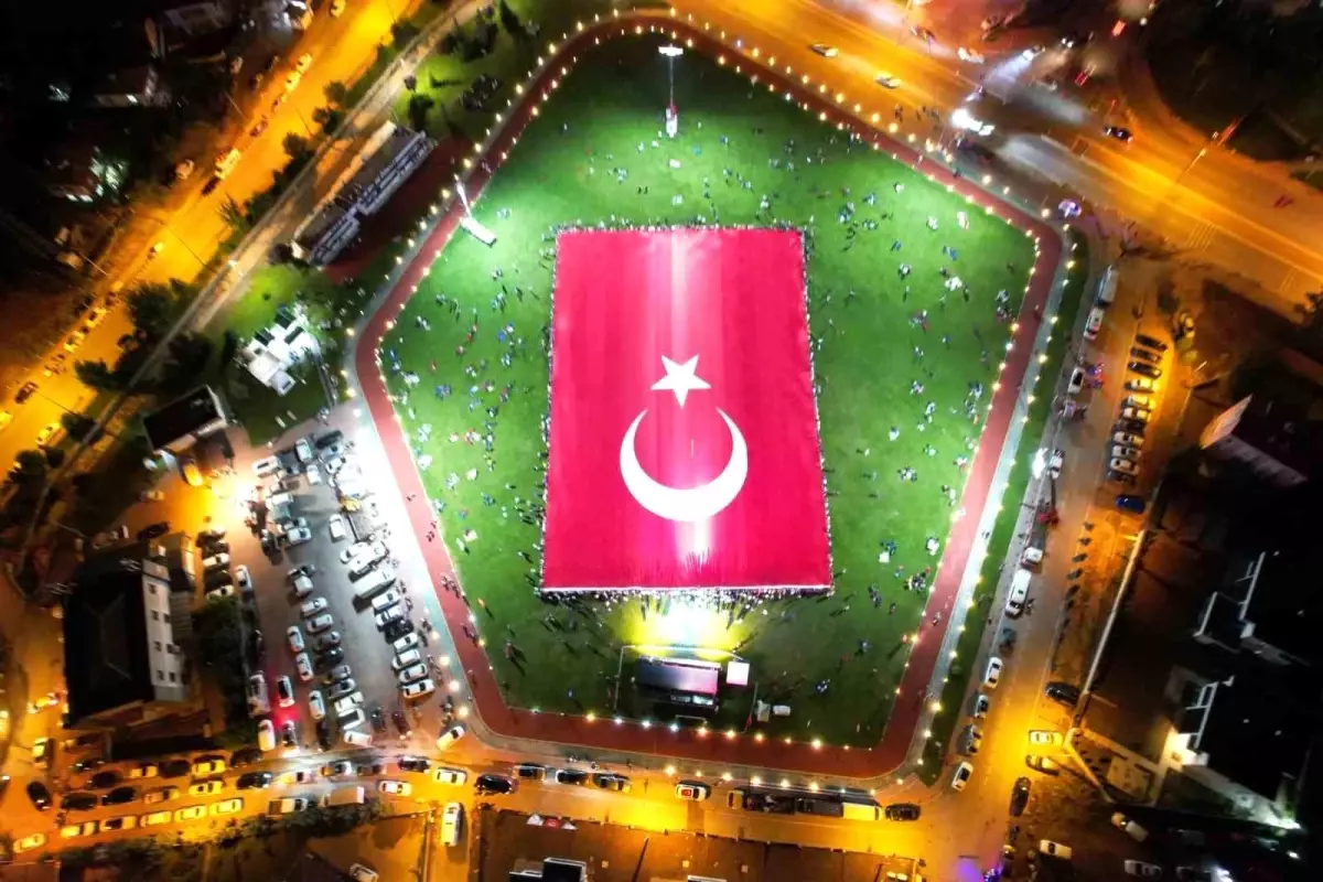 Dünyanın en büyük Türk bayrağı Kayseri\'de açıldı