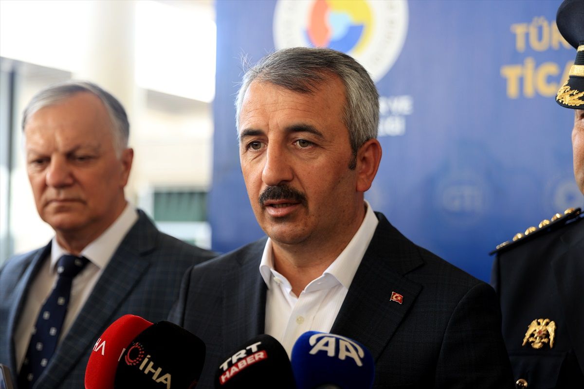 Kapıkule Sınır Kapısı\'nda Gurbetçilerin Yoğun Gelişiyle Yeni Rekor Kırıldı