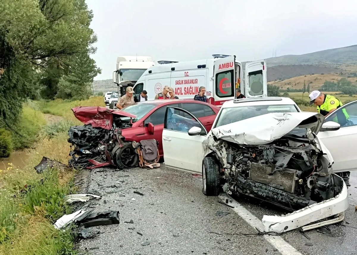 Erzincan\'da Trafik Kazası: 4 Yaralı