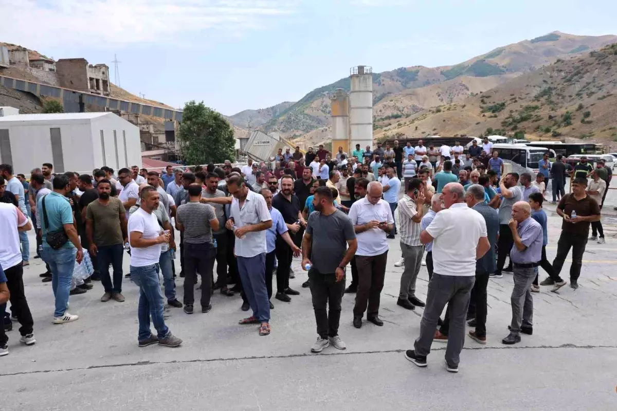 Elazığ\'da Eti Krom işçileri haklarını alana kadar eyleme devam edecek