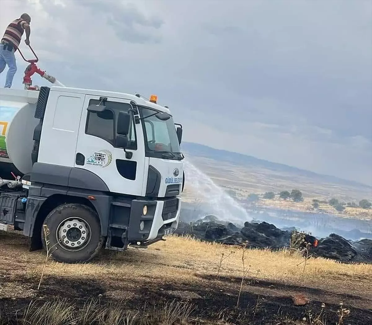 Ankara\'nın Güdül ilçesinde çıkan 2 anız yangını söndürüldü