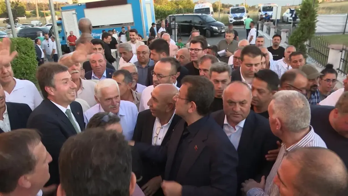 İBB Başkanı Ekrem İmamoğlu, Alevi Vatandaşların Muharrem Matemi Lokmasına Ortak Oldu