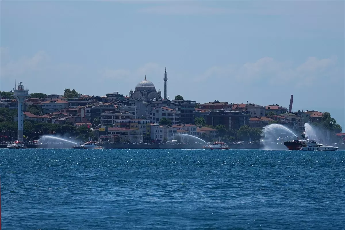 Kıyı Emniyeti Genel Müdürlüğü, gaziler ve şehitler için saygı seyri düzenledi