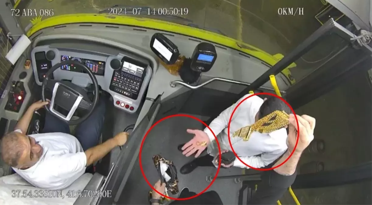 Batman\'da Unutulan Altın ve Para Dolu Çanta Sahibine Teslim Edildi