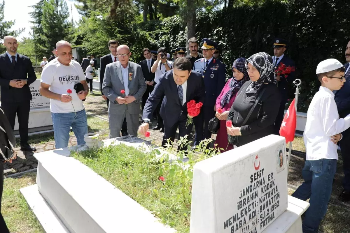 Kütahya\'da 15 Temmuz Demokrasi ve Milli Birlik Günü anma etkinlikleri kapsamında şehitlikler ziyaret edildi