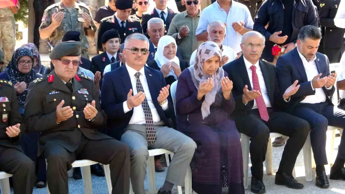 Malatyalı 15 Temmuz şehitleri mezarları başında anıldı