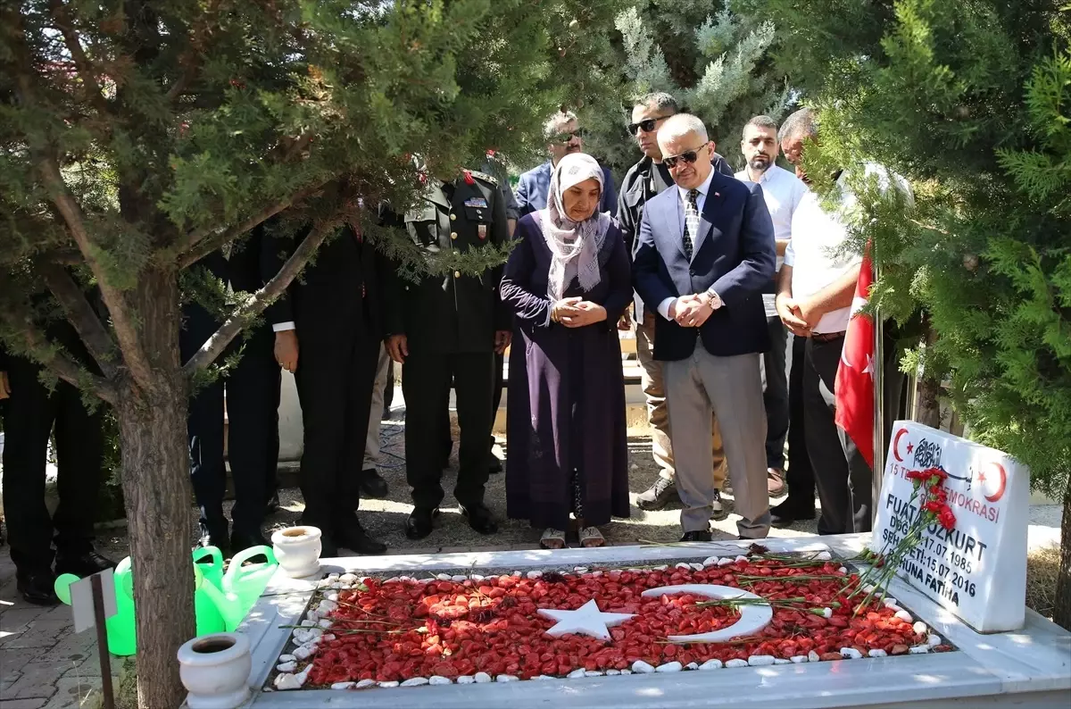 15 Temmuz Demokrasi ve Milli Birlik Günü\'nde Şehitlikler Ziyaret Edildi