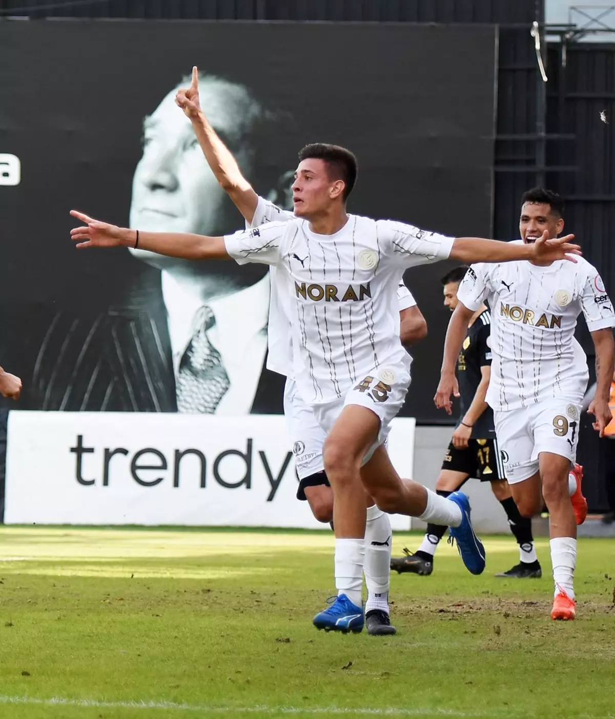 Manisa FK\'nın genç stoperi Ayberk Karapo sakatlandı