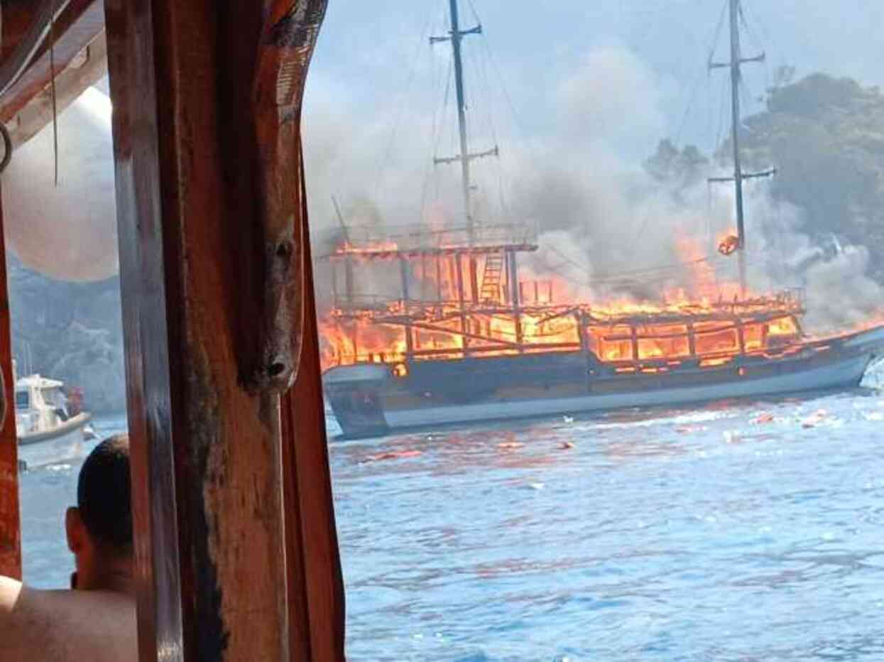 Marmaris'te tur teknesinde çıkan yangının sebebi belli oldu! Kaptan ve tekne sahibi gözaltında Marmaris'te tur teknesinde çıkan yangının sebebi belli oldu! Kaptan ve tekne sahibi gözaltında