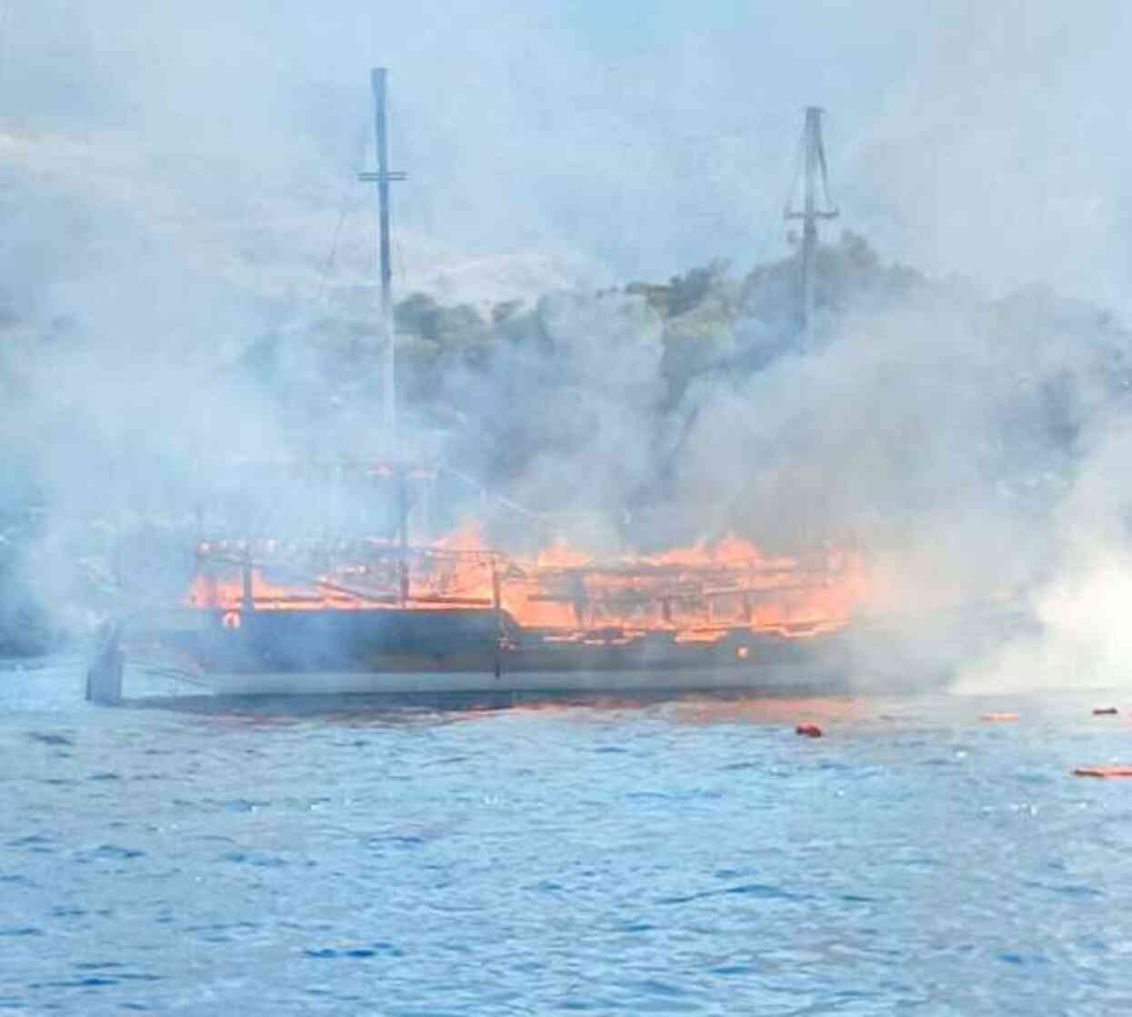 Marmaris'te tur teknesinde çıkan yangının sebebi belli oldu! Kaptan ve tekne sahibi gözaltında Marmaris'te tur teknesinde çıkan yangının sebebi belli oldu! Kaptan ve tekne sahibi gözaltında