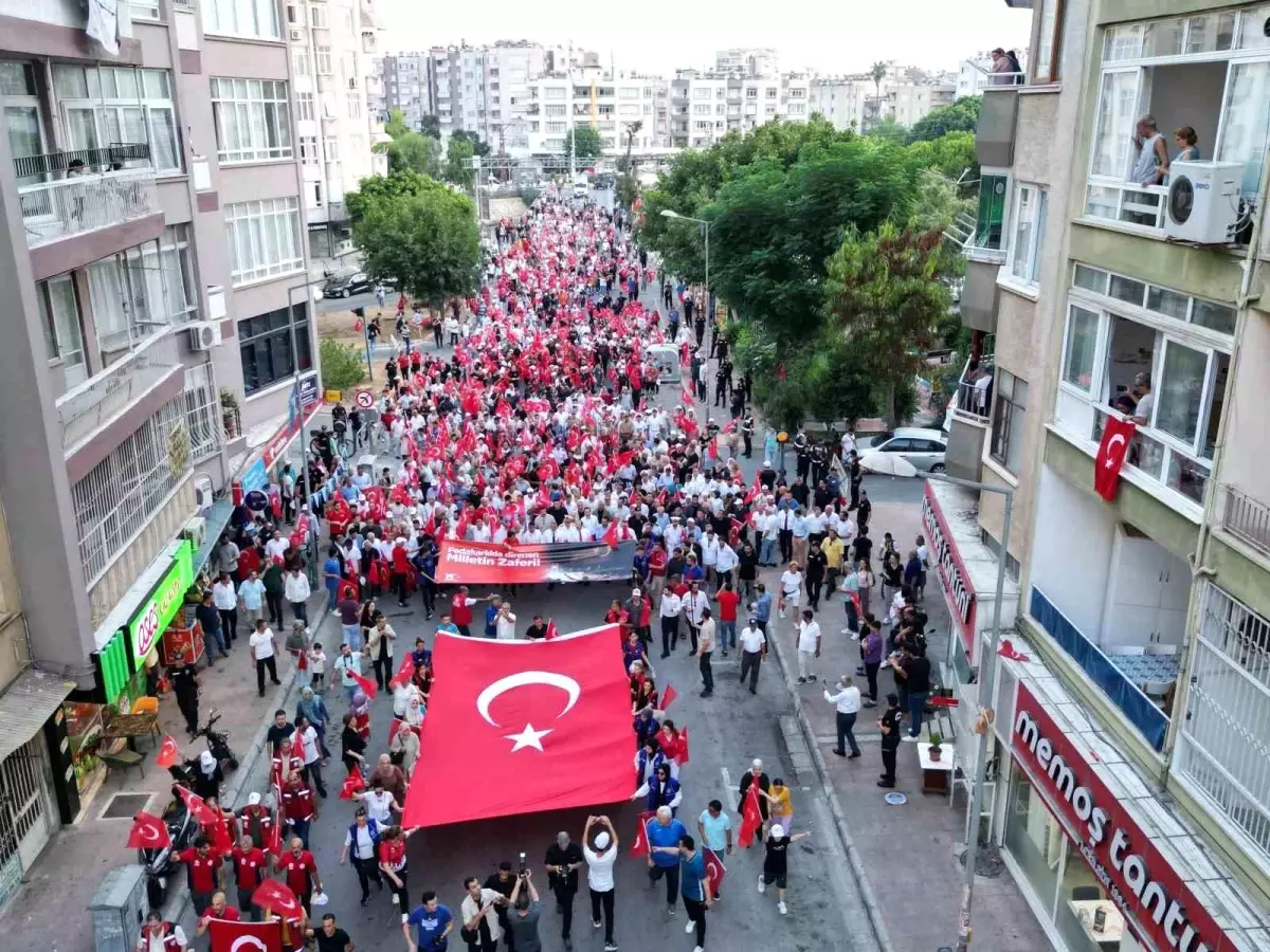 Mersin\'de 15 Temmuz anma yürüyüşü düzenlendi, demokrasi nöbeti tutuldu