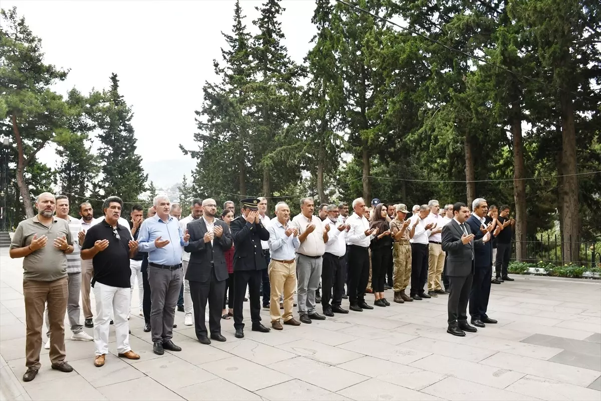 Mersin ve Hatay\'da 15 Temmuz Demokrasi ve Milli Birlik Günü kapsamında şehitlikler ziyaret edildi