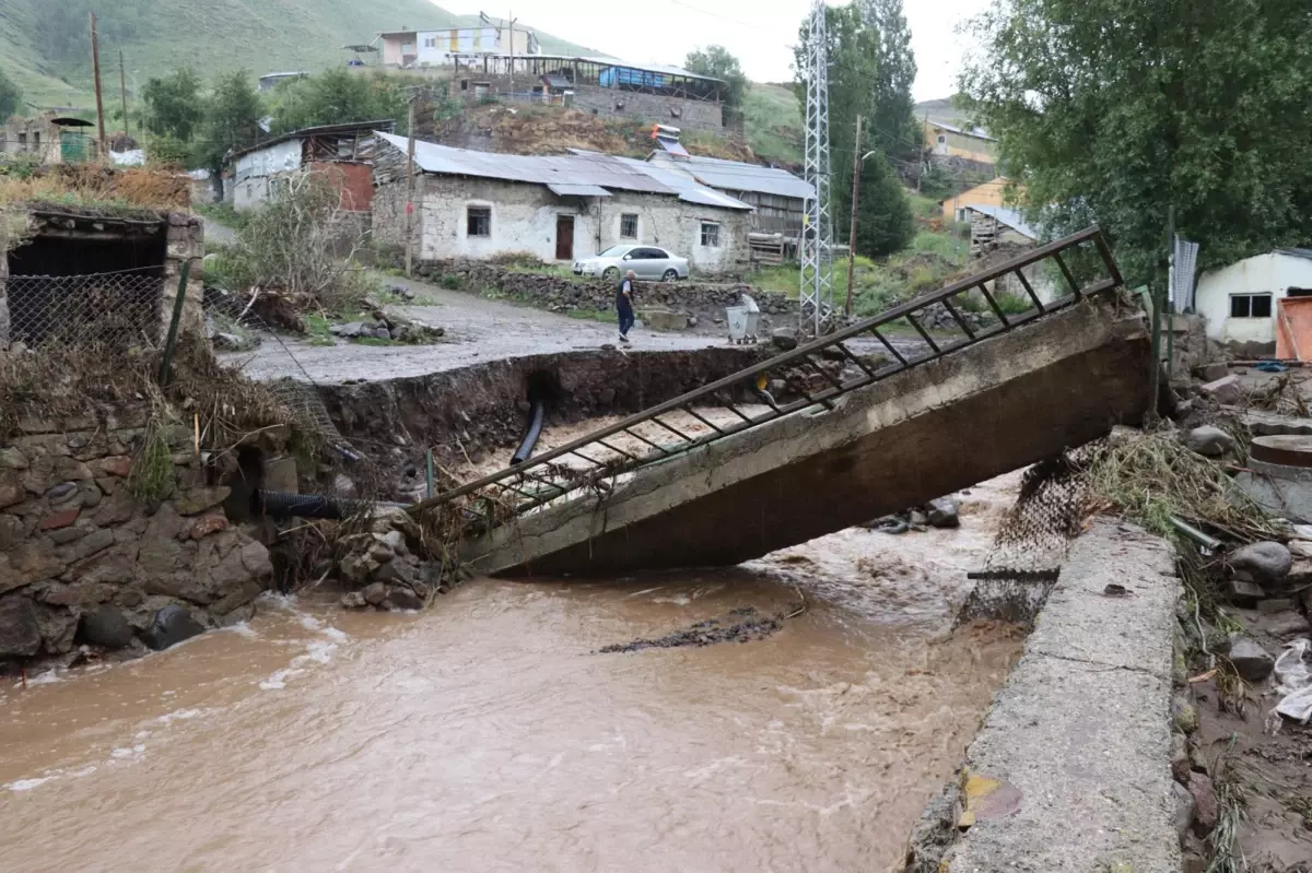 Erzurum Oltu\'da Sel Felaketi: Köprü Yıkıldı, Evler ve Ahırlar Zarar Gördü