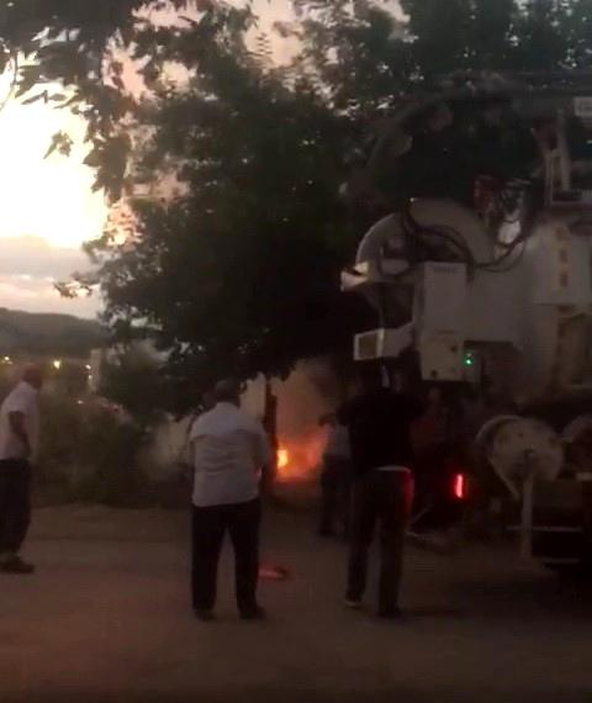 Adıyaman\'da Park Halindeki Otomobil Alev Aldı