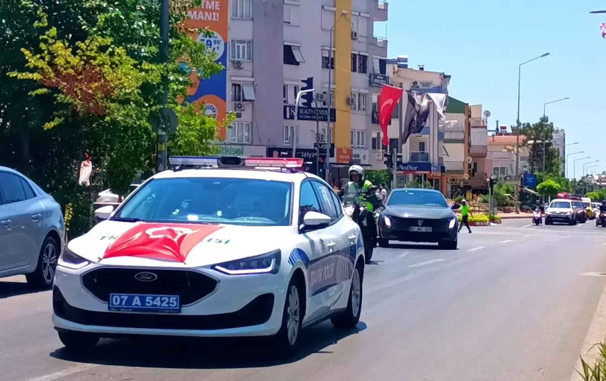 Antalya\'da 15 Temmuz Demokrasi ve Milli Birlik Günü Korteji Düzenlendi