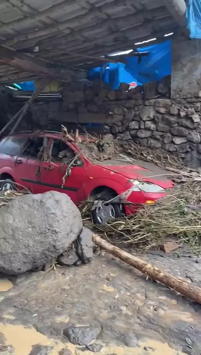 Erzurum'un Pasinler ilçesini sel vurdu, 1 mahalle savaş alanına döndü