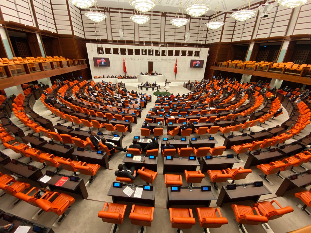 TBMM, gündem ve çalışma saatlerini düzenleyen grup önerisini kabul etti