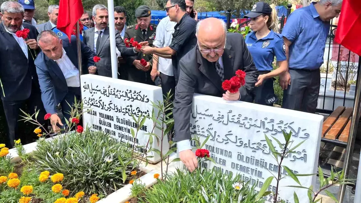 Vali Köşger: "Hainler Türk milletine kendi silahını doğrultulmaya çalıştı"