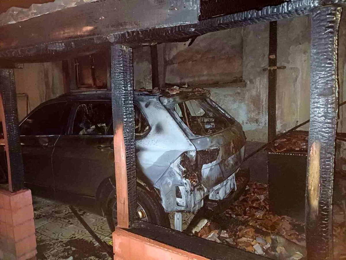 Çorum\'un Alaca ilçesinde garaj yangınında cip kullanılamaz hale geldi