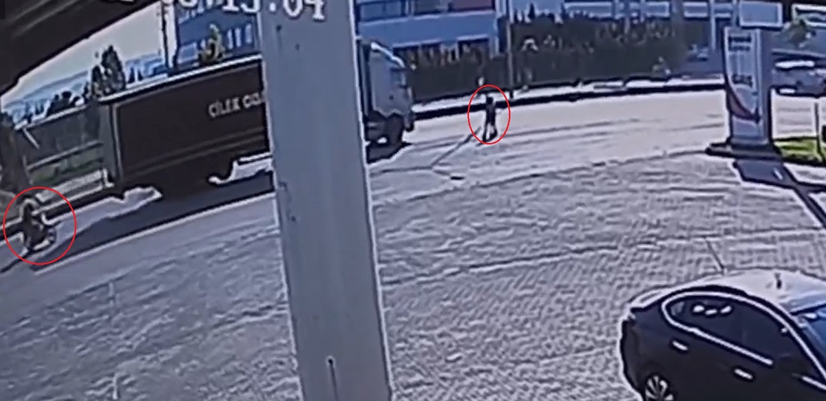 İnegöl\'de Yayaya Motosiklet Çarptı: 3 Yaralı