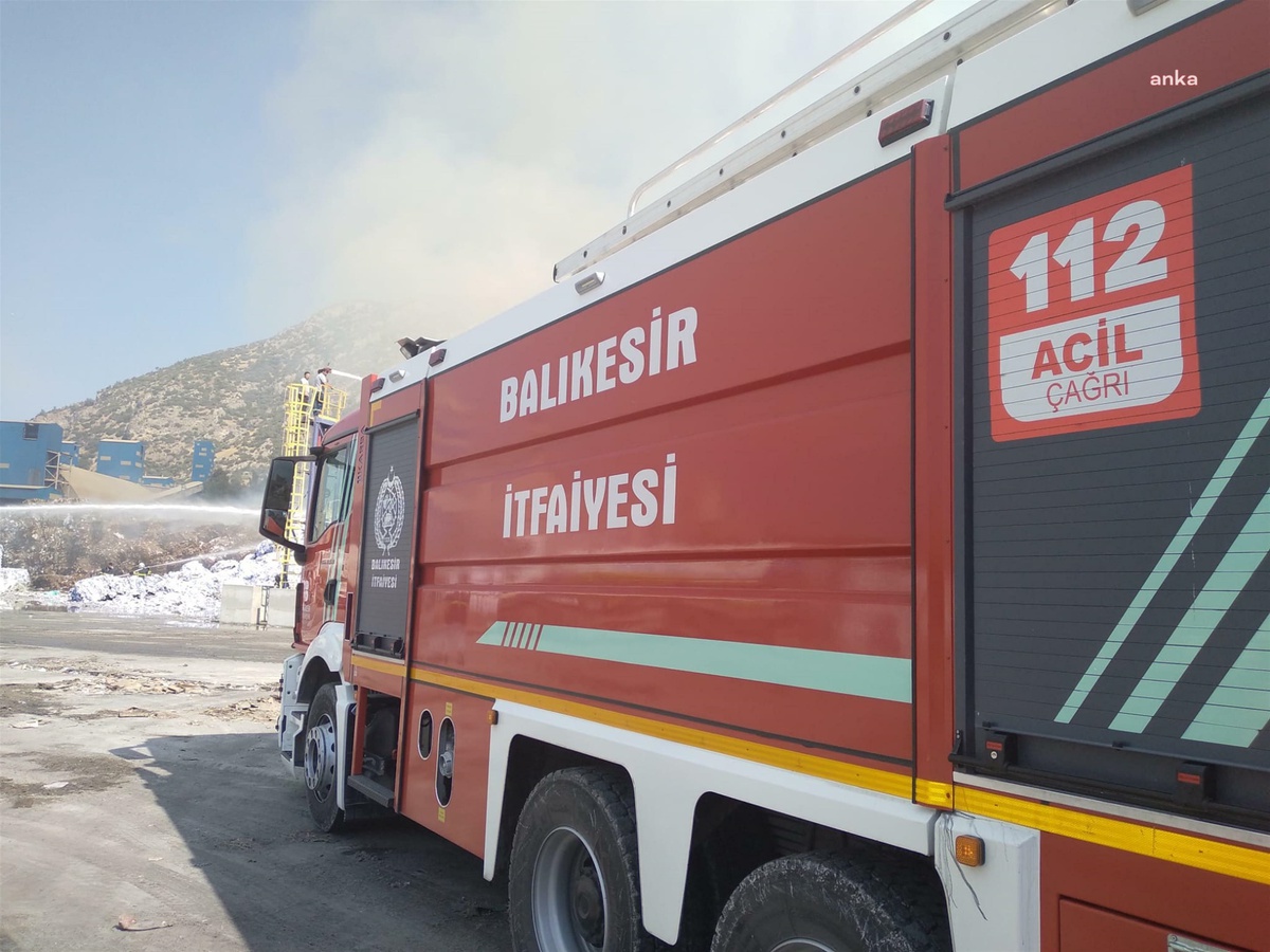 Balıkesir İtfaiyesi Yangın Mücadelesine Devam Ediyor