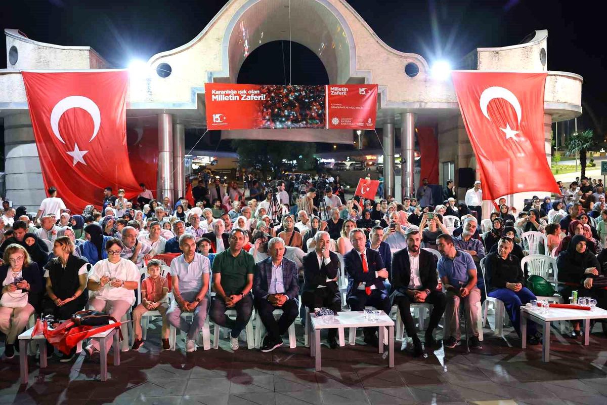 Başakşehirliler 15 Temmuz\'da direnişin kahramanlarını andı