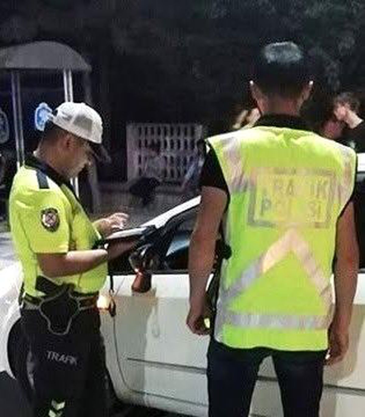 Bozüyük\'te yapılan denetimlerde 22 araç sürücüsüne toplam 186 bin 388 TL para cezası uygulandı