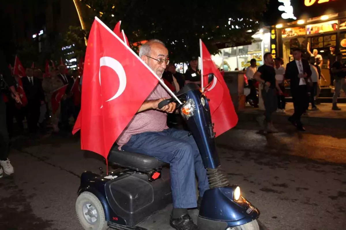 Bingöl\'de \'15 Temmuz Demokrasi ve Birlik Günü\' nöbeti tutuldu