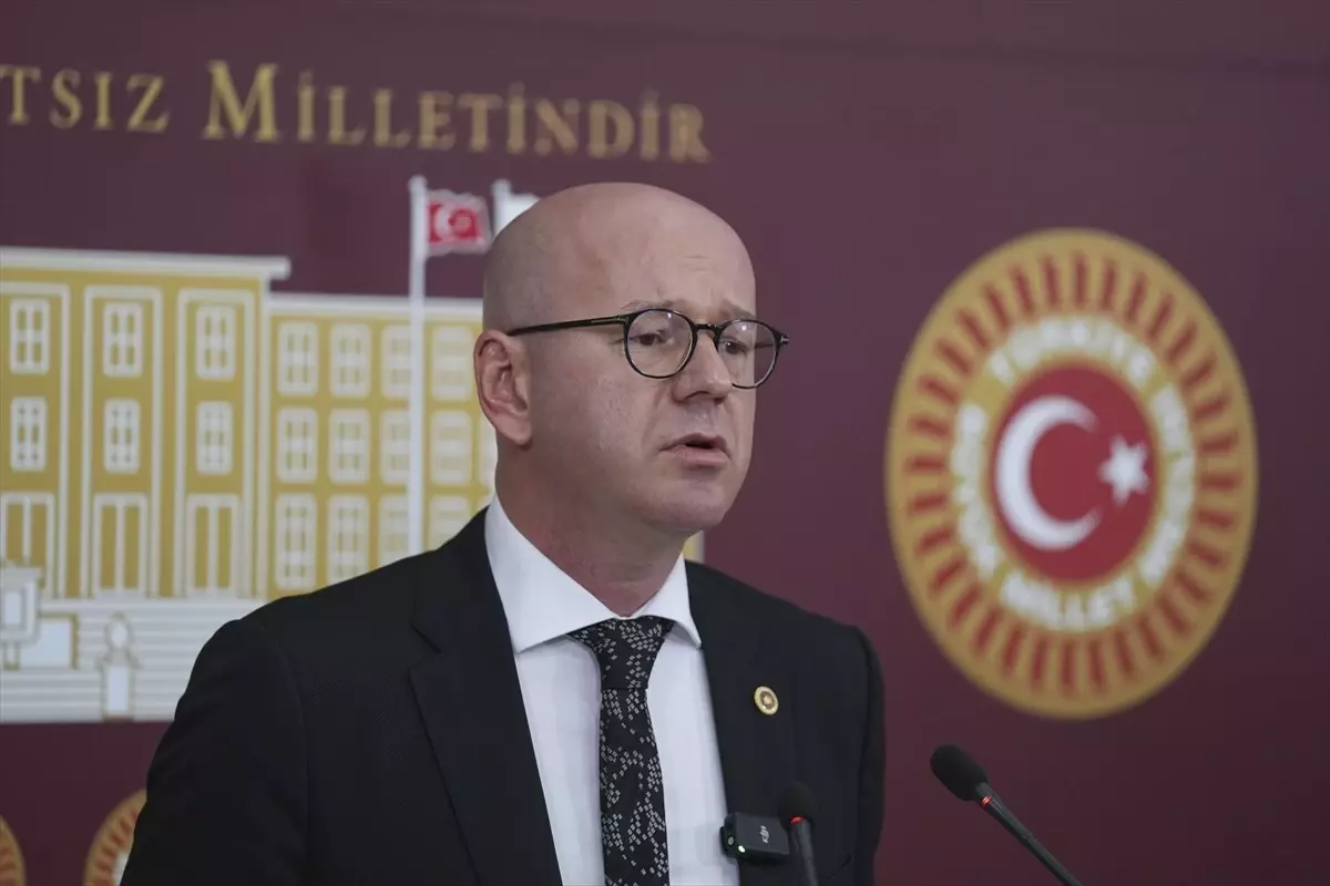 CHP Milletvekili Serkan Sarı, Balıkesir Merkez Havalimanı\'nın tarifeli uçaklara açılmasını istiyor