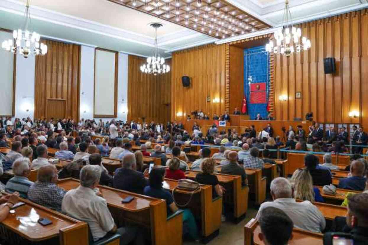 CHP lideri Özel'den hükümete sert tepki: Bunun adı zam değil, emekliye ihanettir