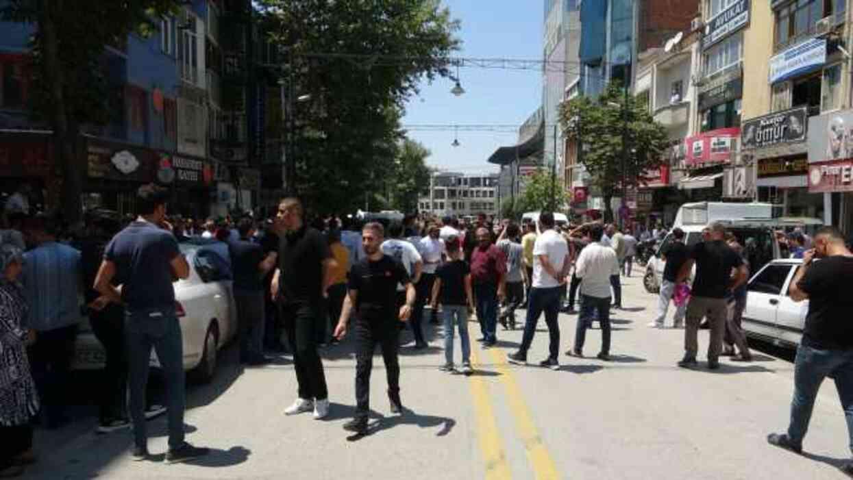 Depremin vurduğu Malatya'da esnaf şimdi de sokakta kaldı! Belediye başkanını istifaya çağırdılar