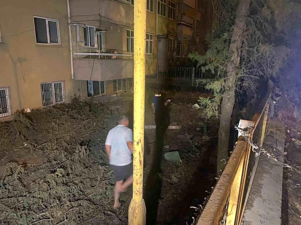 Adıyaman\'da Depremzedeye Ait Ev Eşyaları Çalındı