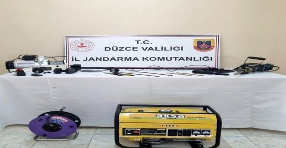 Düzce\'de Uyuşturucu Operasyonu ve İzinsiz Kazıda 6 Kişi Yakalandı