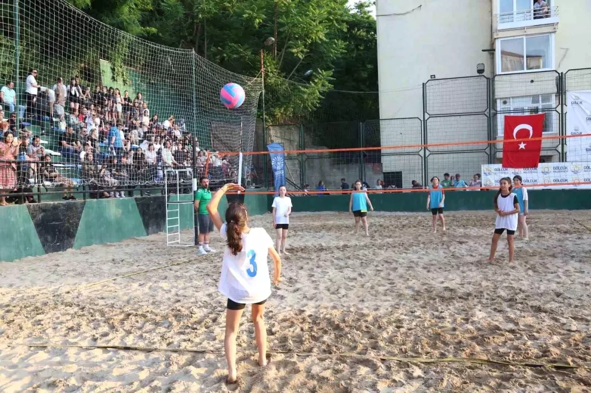 Gölcük\'te Plaj Voleybolu Turnuvası Başlıyor