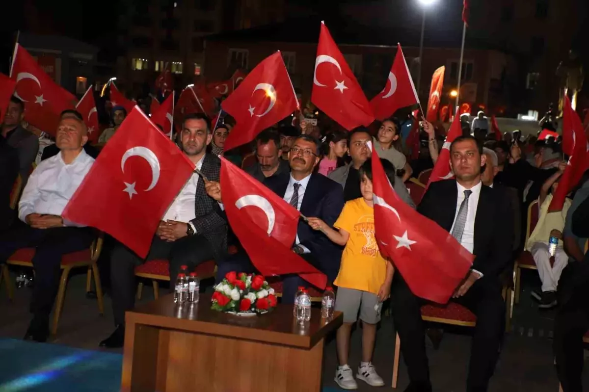 Hakkari\'de 15 Temmuz Demokrasi ve Milli Birlik Günü etkinliği yoğun ilgi gördü