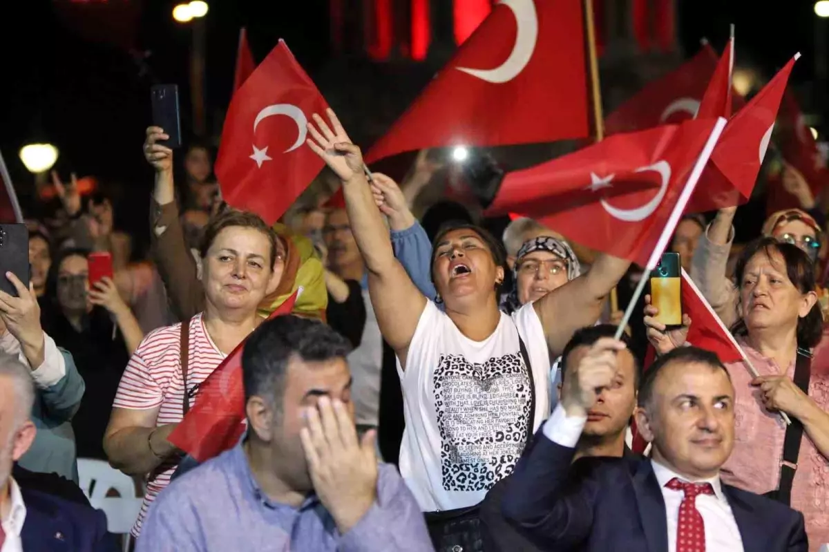 15 Temmuz Demokrasi ve Milli Birlik Günü\'nde İzmir\'de Anma Etkinliği Gerçekleşti