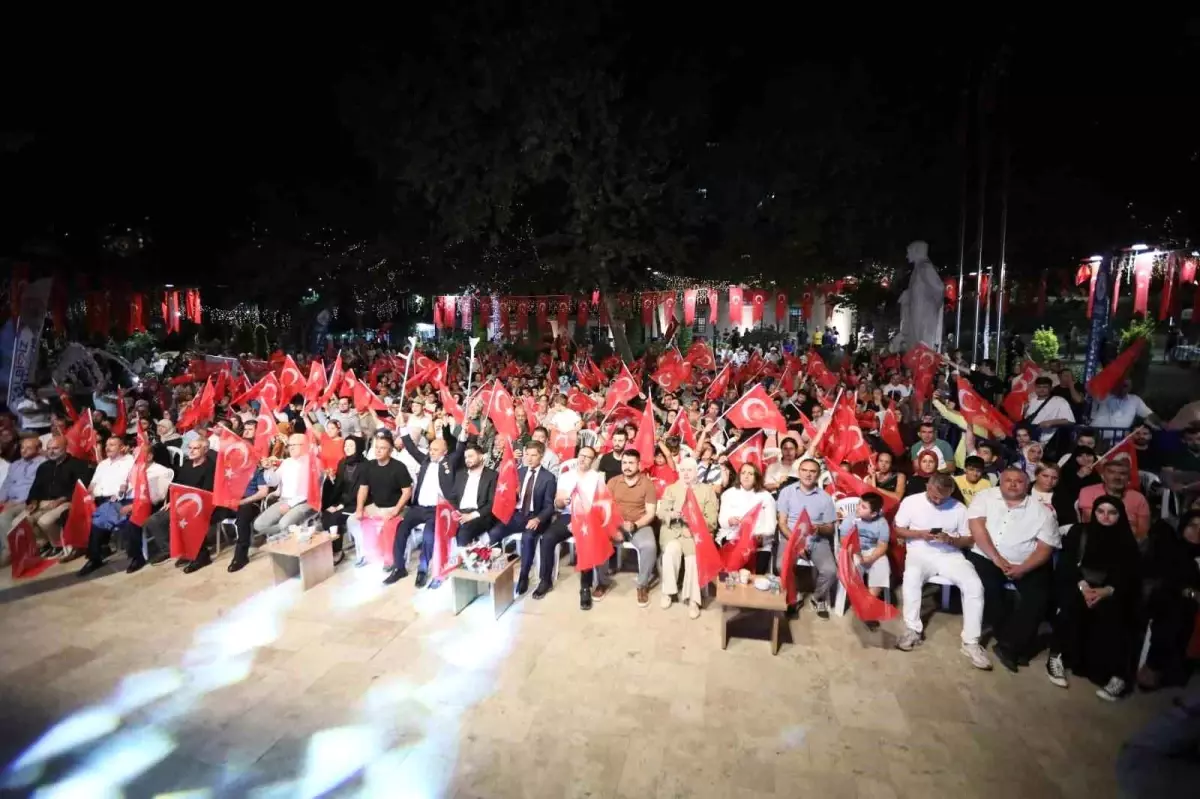 Kağıthane\'de 15 Temmuz Demokrasi ve Birlik Günü\'nde nöbet tutuldu