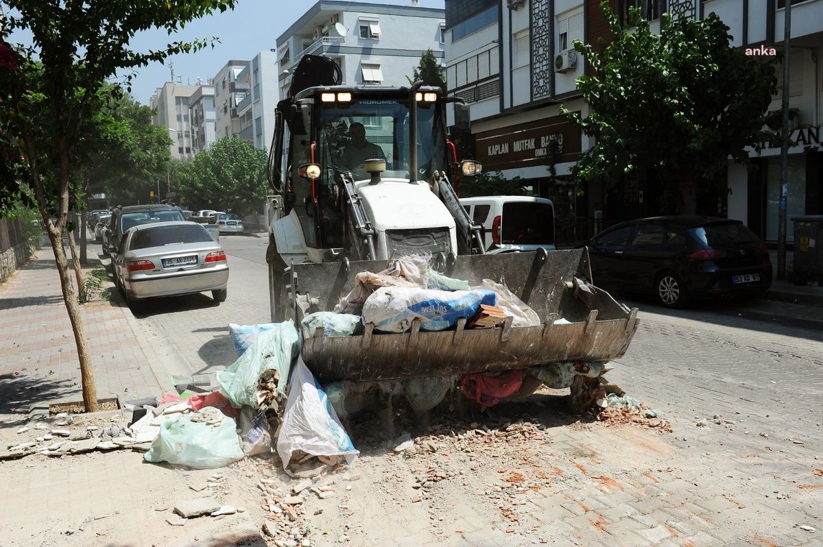 Karşıyaka Belediyesi Temizlik Çalışmalarına Devam Ediyor