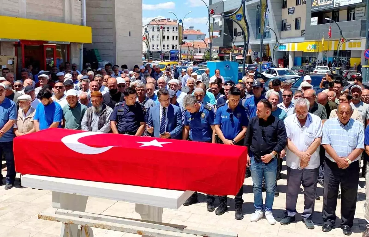 Konya\'da elektrikli bisiklet kazasında hayatını kaybeden emekli polis toprağa verildi