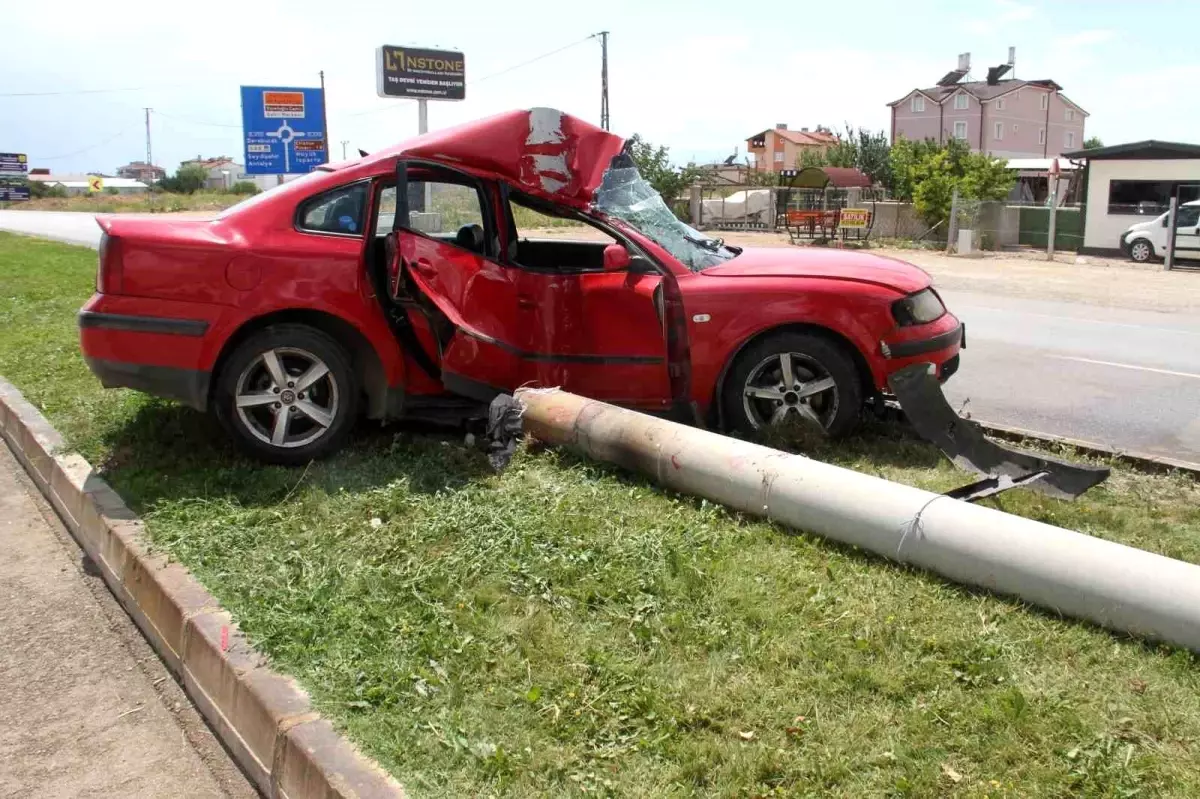 Konya Beyşehir\'de Otomobil Kaza Yaptı: 2 Yaralı