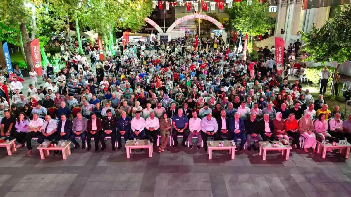 Körfezliler 15 Temmuz hain darbe girişiminin 8. yılında meydanlardaydı