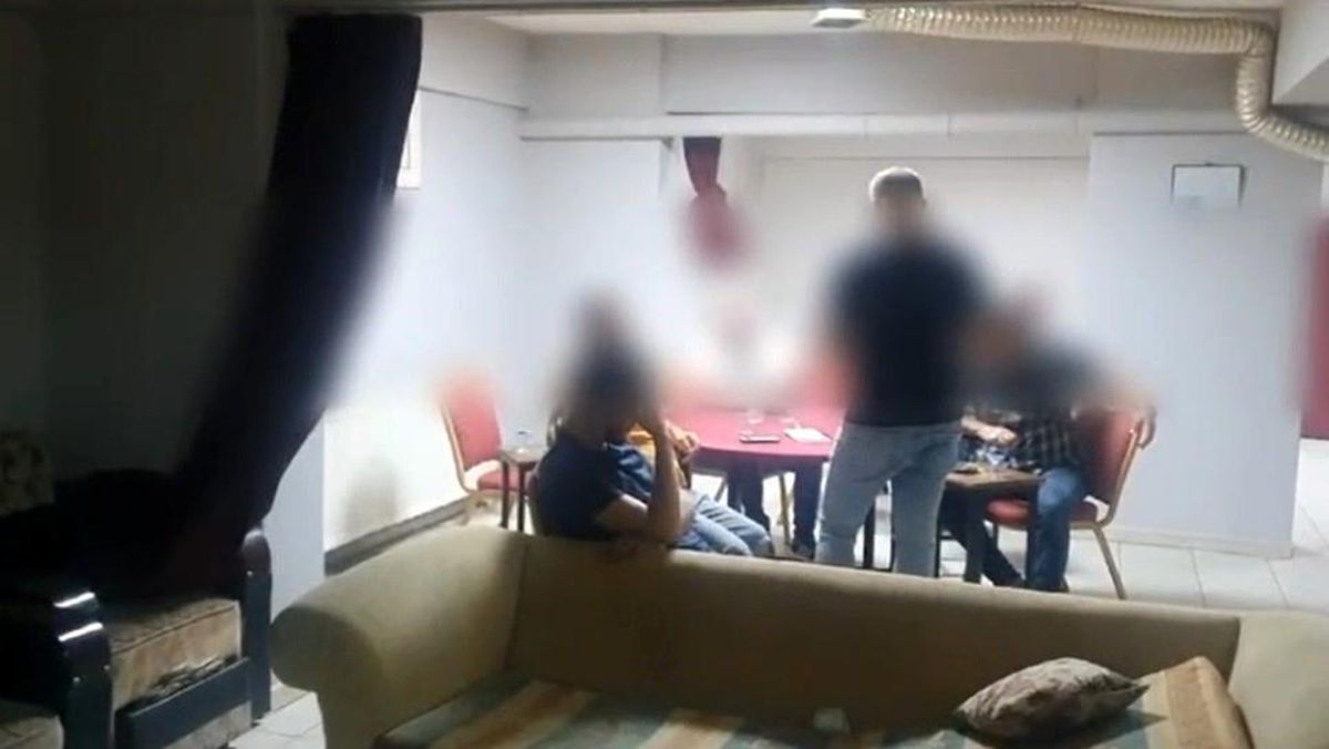 İzmir\'de Tefecilik Yapan Çete Operasyonu: 12 Gözaltı