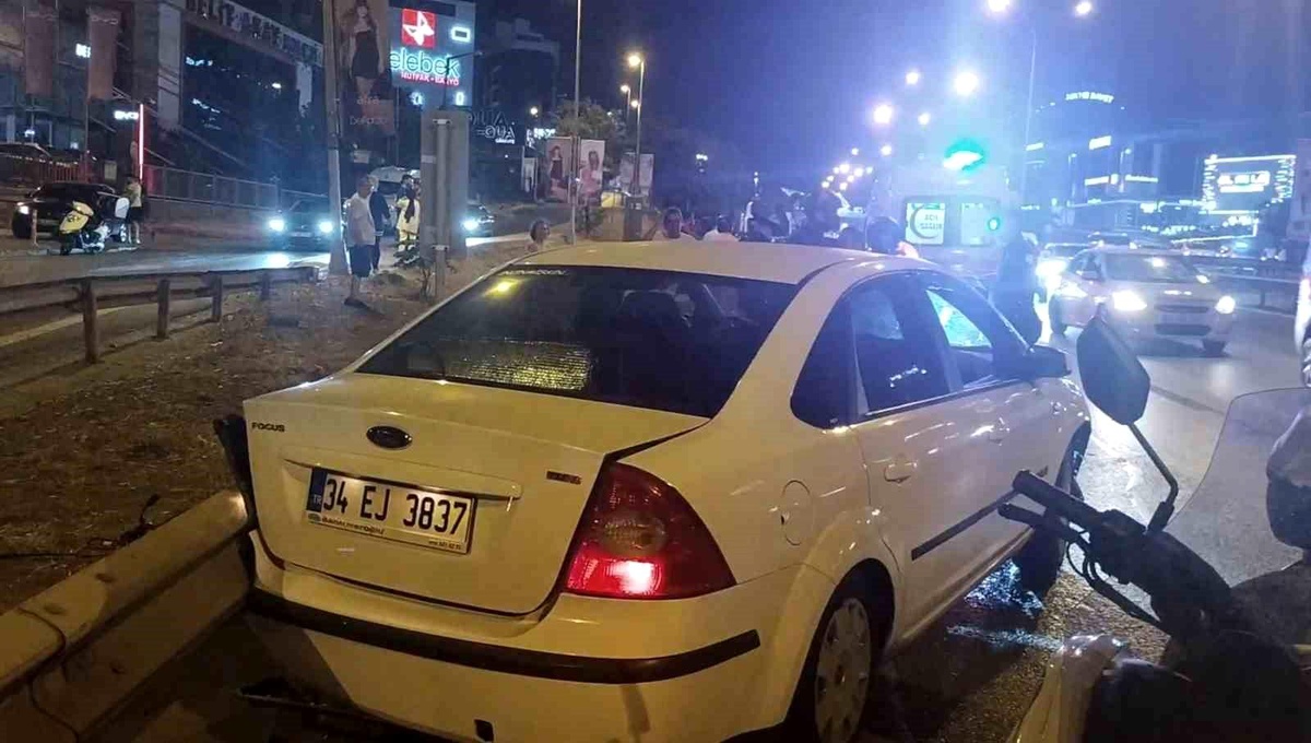 Maltepe\'de Otomobilin Motosiklete Çarpması Sonucu Ağır Yaralı