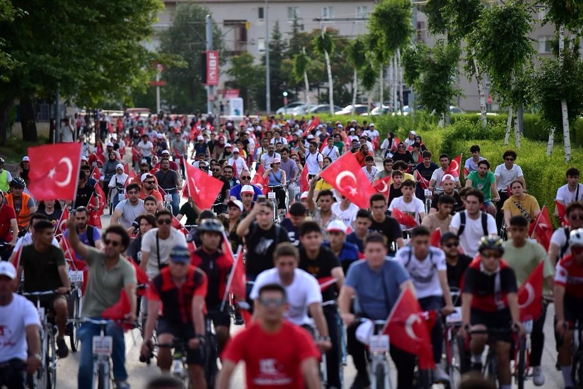 Kayserililer Milletin Zaferi Bisiklet Turuna Yoğun İlgi Gösterdi