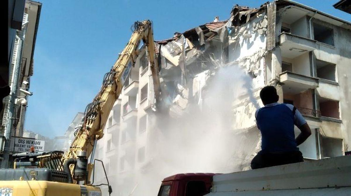Mudanya\'da kentsel dönüşüm çalışmaları nedeniyle trafik kontrollü sağlanıyor