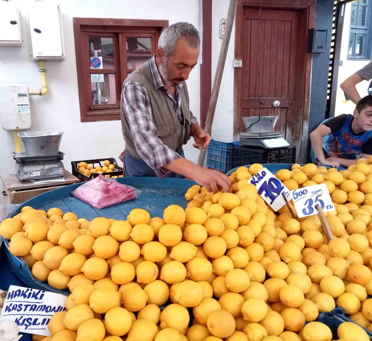 Pazarda Limon Fiyatları Artıyor